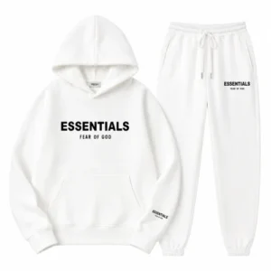 Chándal Essentials blanco con sudadera de capucha y pantalón a juego, confeccionado con tejido suave y acabado premium.