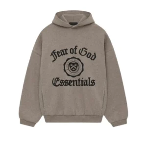 Vista frontal de la sudadera con capucha Essentials Fear of God Fleece, confeccionada en tejido polar premium con diseño minimalista.