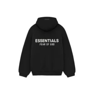 Sudadera negra con capucha y logotipo "Essentials Fear of God" en el frente, con diseño minimalista, bolsillo canguro y ajuste relajado