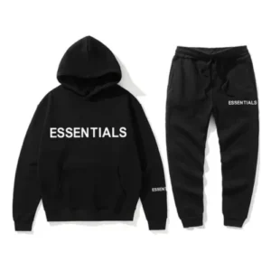 Sudadera con capucha negra Essentials Yankees de algodón premium con diseño minimalista, ajuste cómodo y estilo urbano.