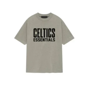 Camiseta Essentials Celtics vista frontal con diseño premium, ajuste relajado y estilo urbano Fear of God Essentials.