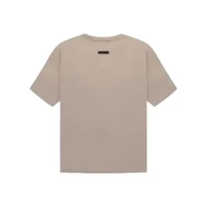 Camiseta Essentials Miedo de Dios vista trasera con diseño limpio, tejido premium y corte relajado.