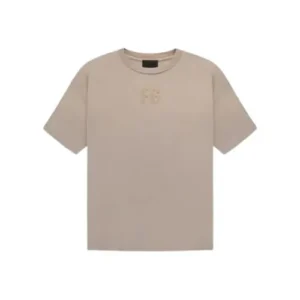 Camiseta Essentials Miedo de Dios vista frontal con diseño minimalista, tejido premium y ajuste relajado.