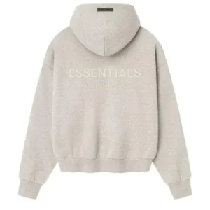 Parte trasera de la Fear of God Essentials Classic Hoodie con logotipo ESSENTIALS y capucha en color Heather Stone