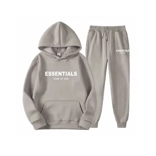 Chándal Stone Gray Essentials Fear of God Chándal Stone Gray Essentials Fear of God en color gris piedra con estilo streetwear