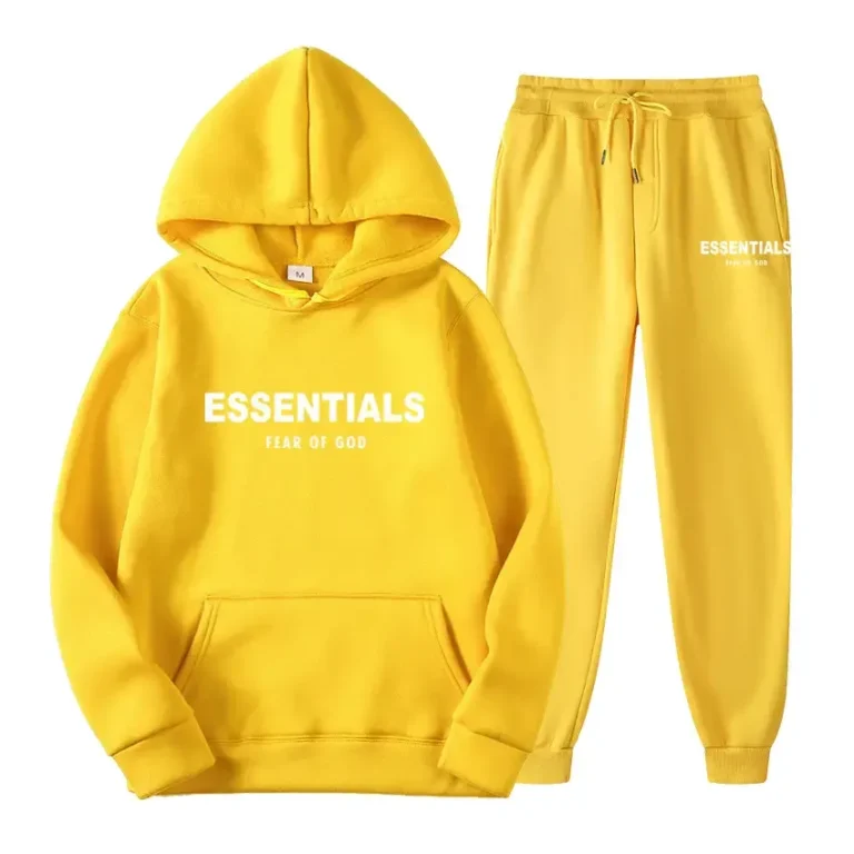 Chándal Amarillo Essentials Fear of God | Estilo Premium y Confort Chándal amarillo Essentials Fear of God con sudadera de capucha, tejido premium y diseño minimalista.