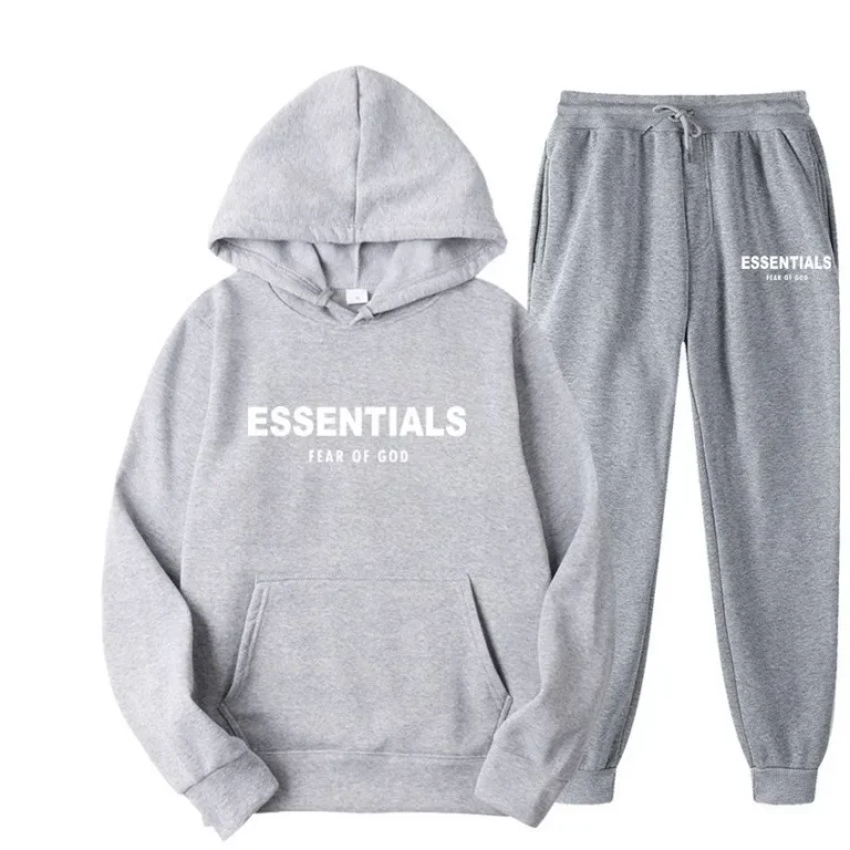 Fear of God Essentials Sudadera con Capucha Chándal Gris Claro | Estilo Premium Fear of God Essentials sudadera con capucha y chándal gris claro, confeccionado con tejido premium y ajuste cómodo.