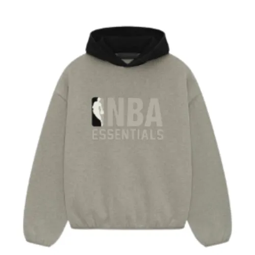 Essentials NBA Pullover Hoodie gris con capucha negra, logo NBA y texto NBA Essentials en el frente