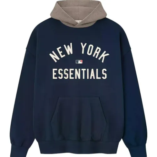 Sudadera azul Essentials X Yankees Sudadera azul Essentials X Yankees con capucha beige, logo "New York Essentials" en el frente y gran logo NY en la espalda, estilo casual deportivo