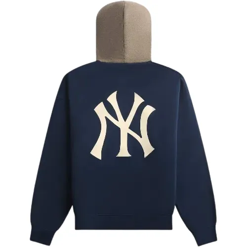 Sudadera azul marino con gran logo NY en blanco en la espalda y capucha beige en contraste, estilo deportivo y urbano