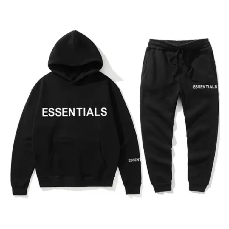 Sudadera con capucha negra Essentials Yankees de algodón premium con diseño minimalista, ajuste cómodo y estilo urbano.