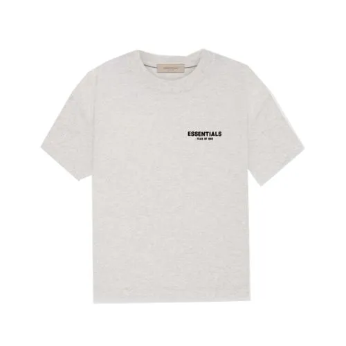 Camiseta Essentials Fear of God Gris claro Camiseta Essentials Fear of God Gris Claro vista frontal con diseño minimalista, tejido premium y ajuste relajado.