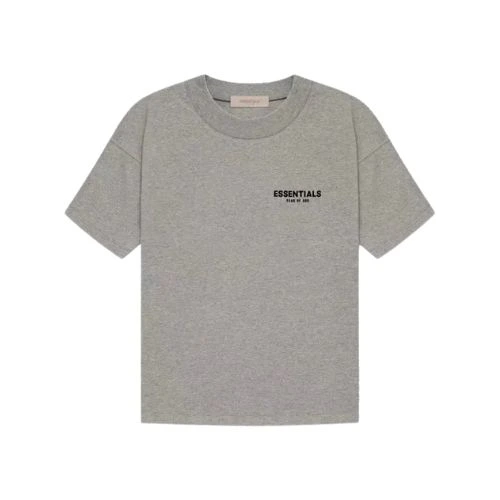 Camiseta Essentials Fear of God Gris vista frontal con diseño minimalista, tejido premium y ajuste relajado.
