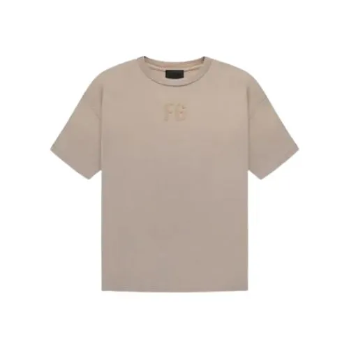 Camiseta Essentials Miedo de Dios vista frontal con diseño minimalista, tejido premium y ajuste relajado.
