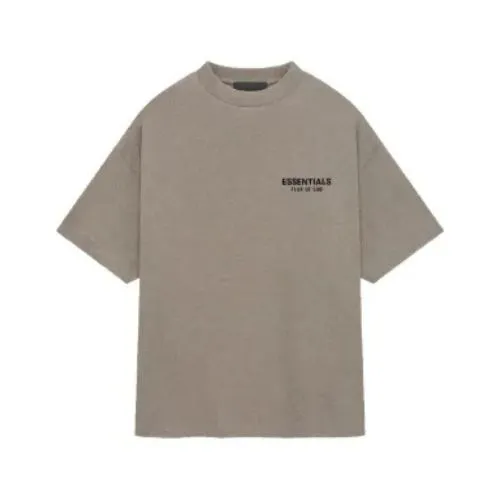 Camiseta con cuello simulado Essentials Fear of God Inside Out vista trasera con diseño minimalista y acabado premium Fear of God Essentials.